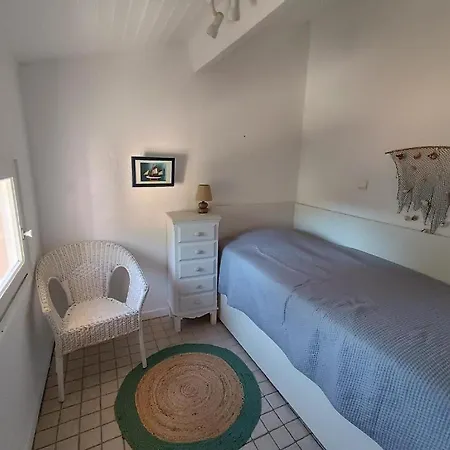 Au Calme, Climatise, Avec Parking, 2 Pas Des Plages, Le Port Apartment *