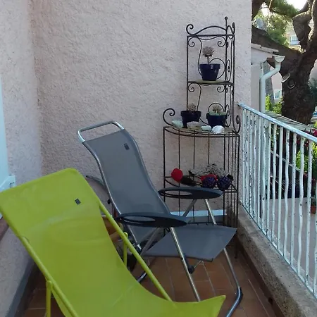 Au Calme, Climatise, Avec Parking, 2 Pas Des Plages, Le Port *